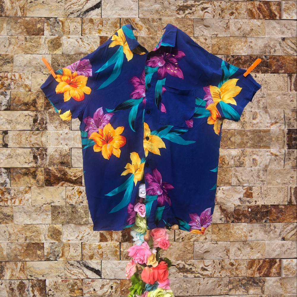 //button up hawaiian blue shirt w floral design//